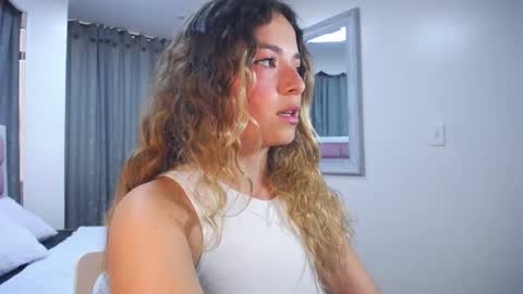 issadorajames online show from January 7, 6:14 pm