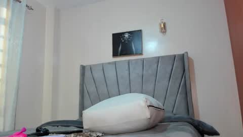 Snapshot of its_canella chatting on January 8, 4:34 am canella online show from January 8, 4:34 am