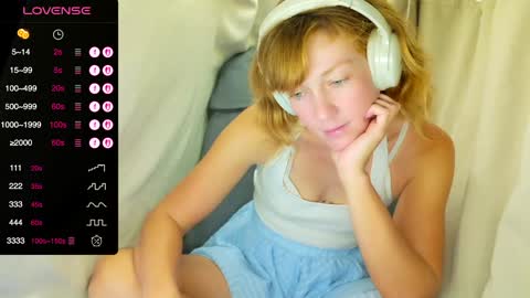 Lily online show from November 19, 2:33 am