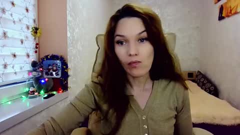 Snapshot of itslunaday chatting on December 6, 11:33 am itslunaday online show from December 6, 11:33 am