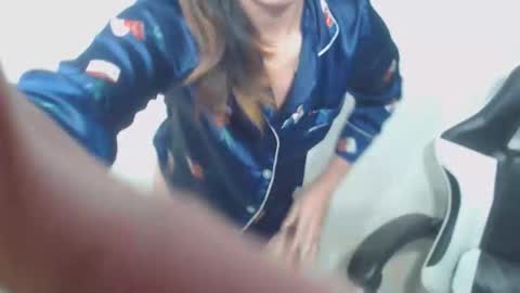 Snapshot of itsmehotqueen chatting on October 7, 3:05 pm QUEEN online show from October 7, 3:05 pm