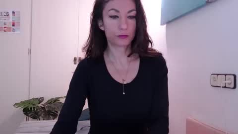 Snapshot of ivonne_hilton chatting on January 23, 8:25 am Ivonne online show from January 23, 8:25 am
