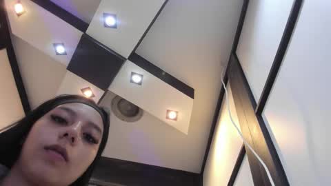 ivonneprince online show from October 16, 12:41 pm