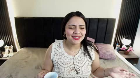 I V O N N E R O S S online show from March 14, 1:45 pm