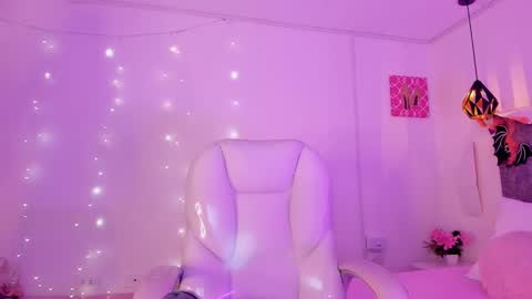 N A T H A L Y   online show from October 22, 3:22 am