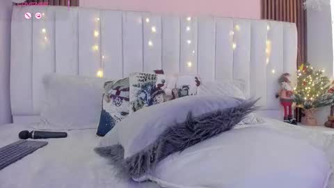 maria  online show from December 5, 1:05 am