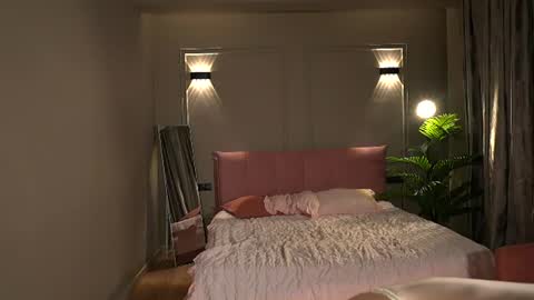 Sofa online show from June 11, 7:22 pm