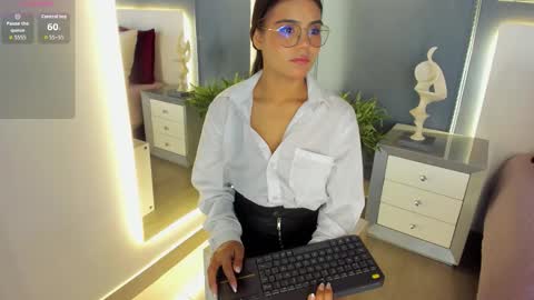 ivyellis online show from November 5, 11:59 am