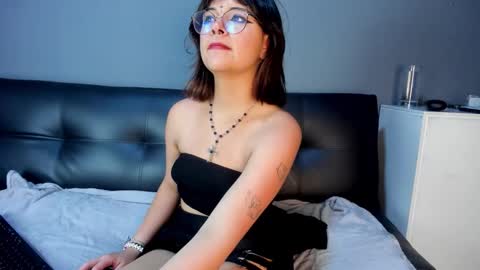 IVY GOTH online show from February 3, 7:18 pm