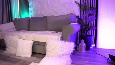 Ivy Belle online show from June 5, 5:00 am