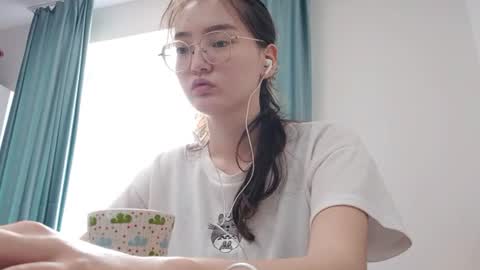 Mia online show from July 6, 7:35 am