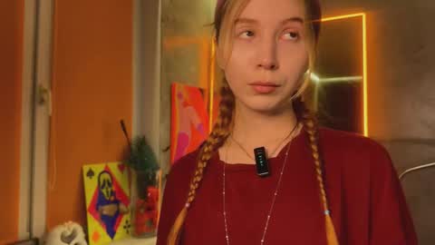 Snapshot of izi_fox chatting on October 6, 5:07 pm izi online show from October 6, 5:07 pm