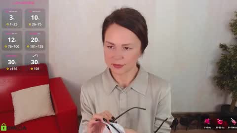 Queen of nylon  Victoria online show from September 10, 5:29 am