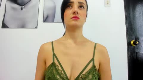 Izzy online show from January 4, 2:56 pm