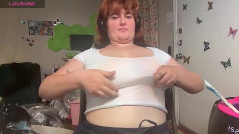 Snapshot of izzyishottttt chatting on October 20, 8:28 am izzyishottttt online show from October 20, 8:28 am