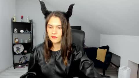 Izzy online show from November 1, 12:59 am