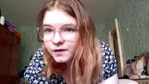 I am Vanessa Help me reach 10 Thumbs Up online show from October 19, 9:00 am
