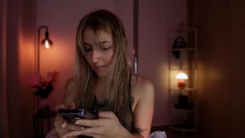 Linda Sofia help me get to 100 thumbs up online show from February 15, 11:59 pm