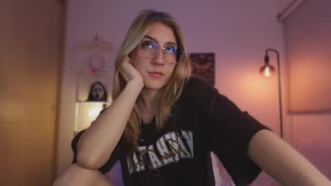 Linda Sofia help me get to 100 thumbs up online show from November 22, 3:53 am