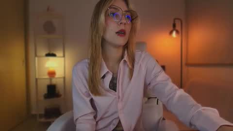 Linda Sofia help me get to 100 thumbs up online show from October 20, 5:21 am