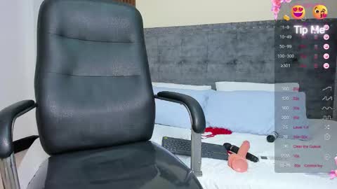 karlla scarlet online show from March 25, 8:23 pm