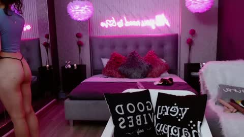 Snapshot of jade_storm_ chatting on December 12, 8:21 pm JADE online show from December 12, 8:21 pm