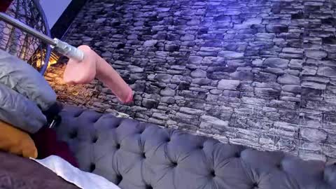 jade swet online show from April 17, 9:33 am