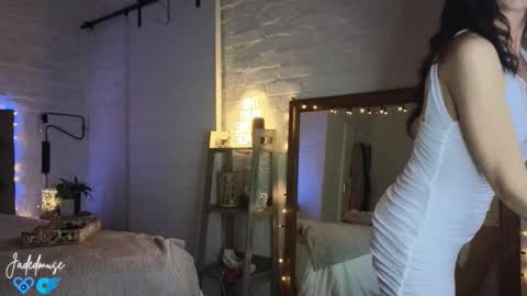 Jade online show from September 13, 9:01 pm