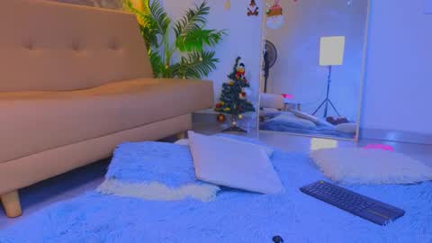 jadee__ online show from December 23, 4:16 am