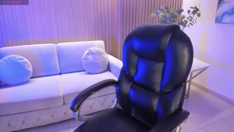 JADE EVANS online show from December 22, 6:04 pm