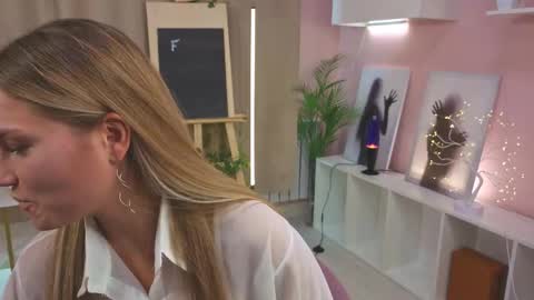 Snapshot of janewirtz chatting on October 12, 6:16 am Hi Im Alice and here youll find something online show from October 12, 6:16 am