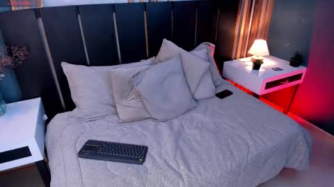 Janne for u online show from November 4, 10:15 pm