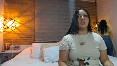 Jazmin and Scarlett online show from November 26, 9:43 am