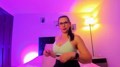 Jazmin online show from March 21, 1:05 pm