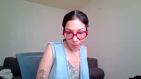 jeanneduval8888 online show from May 26, 11:15 pm