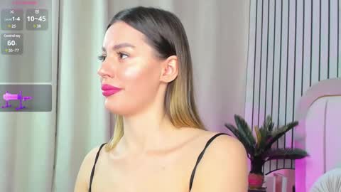 Snapshot of jelisse_jones chatting on December 16, 2:05 pm Jelisse online show from December 16, 2:05 pm