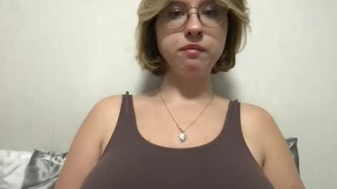 Inna  online show from September 26, 3:42 pm