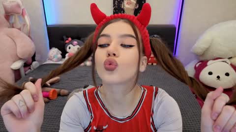 Dolly online show from November 26, 1:34 pm