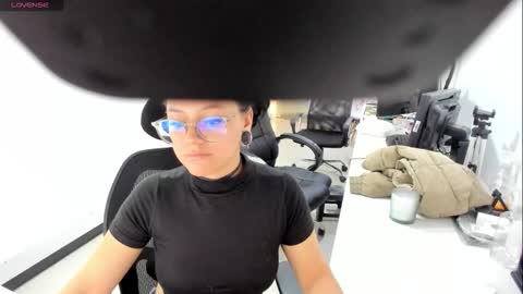 jenn online show from November 1, 8:35 pm