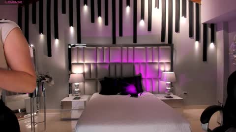 Jenna Olson  online show from January 7, 6:44 pm