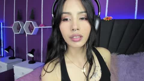 Jenner online show from December 19, 3:40 am