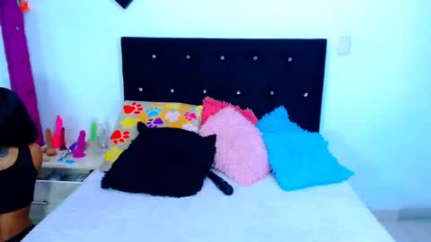 jenn online show from November 26, 11:11 am