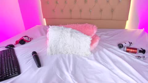 jenny__lawrence online show from February 12, 11:56 am