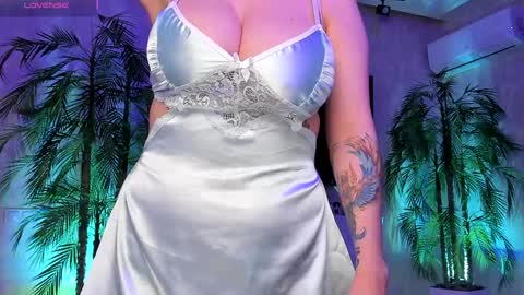 Gloria   online show from January 9, 11:53 pm