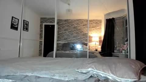 jessiebella0210_ online show from April 16, 9:50 pm