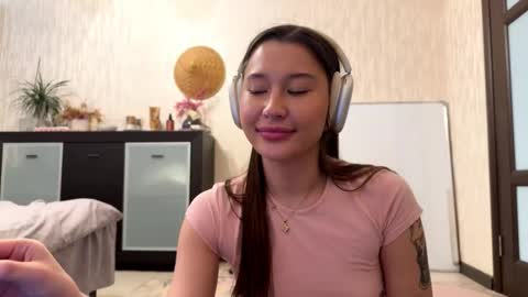 Lynn online show from October 29, 9:35 am