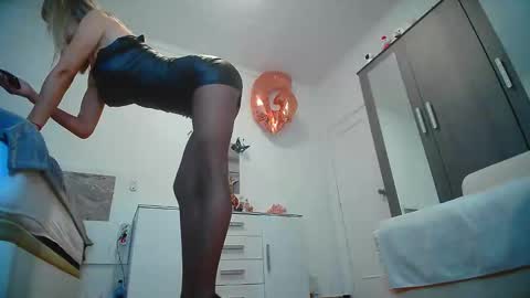 jesy online show from November 10, 9:04 am