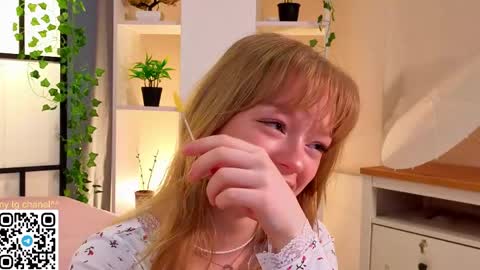 Gwen online show from March 23, 8:26 pm