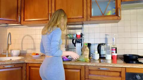 Gwen online show from February 7, 10:08 am