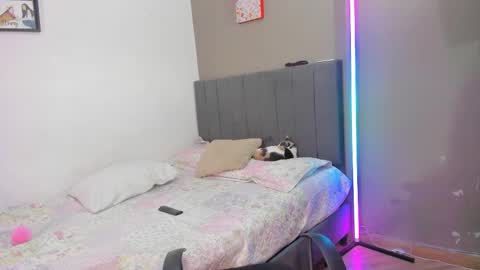 jhackelin  My independent account online show from October 25, 4:31 am